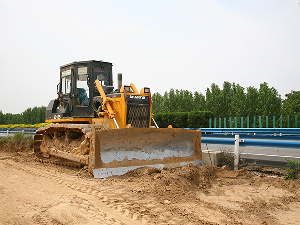 bouteur de chenille de commande de radioélectrique de 492*3275*2950 130hp Shantui Sd13-2 avec Cummins et le ripper 3