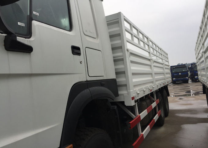 Véhicules de fret économiques légers des marchandises HOWO 25 tonnes de couchette de 10Wheels LHD 290 HP deux