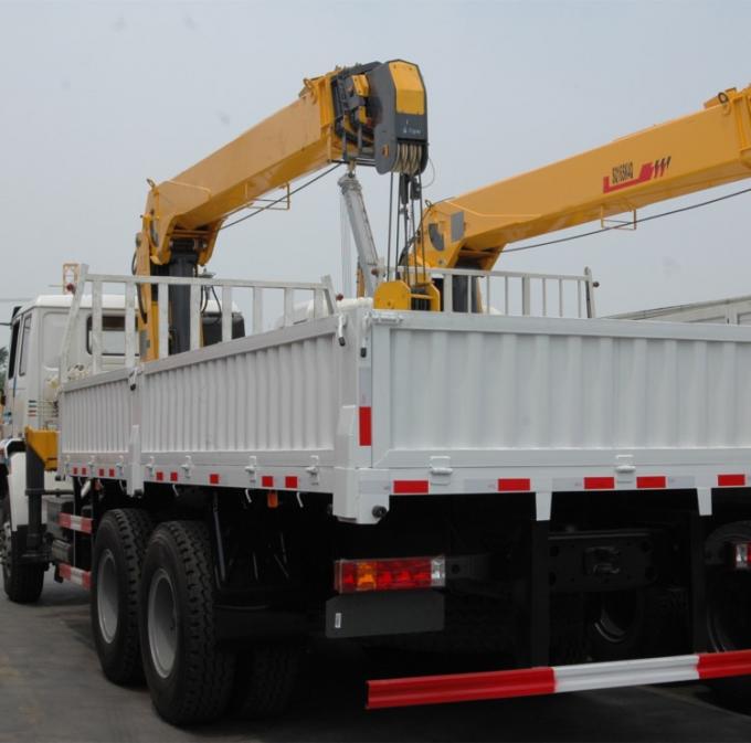 Prix télescopique de grue de boom de la grue monté par camion 10ton de Sinotruk HOWO 6X4 10t de marque de dessus de la Chine