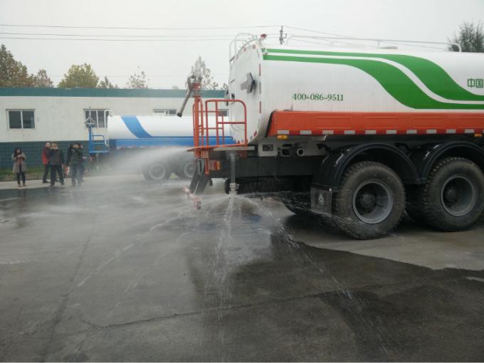 Camion de l'eau de Sinotruk 4X4 5-10ton 5-10cbm