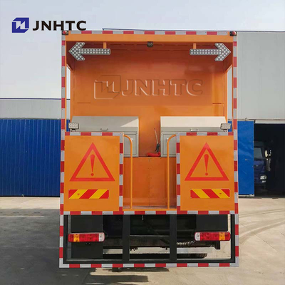 camion en caoutchouc HOWO A7 de 8x4 Asphalt Gravel Macadam Synchronous Sealing