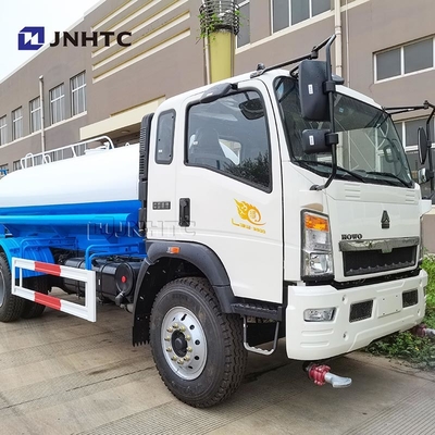 5 000 L de réservoir Sinotruk Howo Légère de réservoir d'eau camion 6 roues 5 Cbms