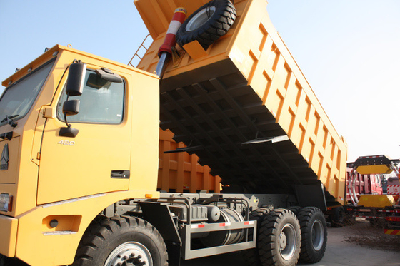 70T extrayant le camion à benne basculante résistant de Sinotruk HOVA