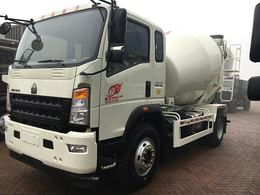 Camion de mélangeur de ciment de marque de Sinotruk Howo7 4 M3 pour l'usine de traitement en lots concrète