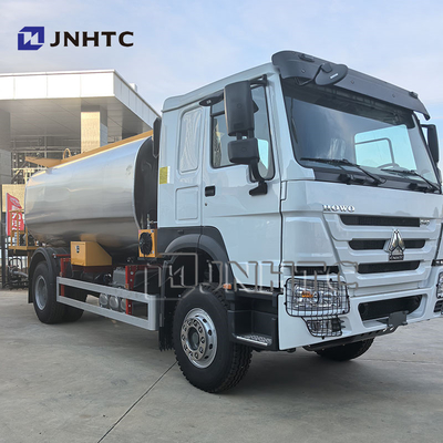 HOWO 4X2 Route Construction Trailer Distributeur de l'asphalte camion avec barre de pulvérisation pour l'asphalte de préparation