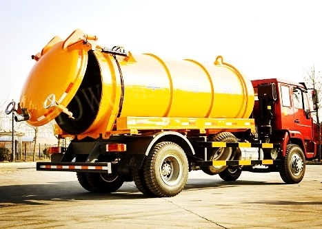 Inclinez le camion d'aspiration d'eaux d'égout de vide de volant/le camion nettoyage d'eaux d'égout