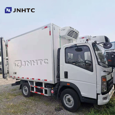 Camion vaccinique de congélateur de réfrigérateur de Sinotruk HOWO Euro2 5 tonnes de 4x2 6 de lumière de roues