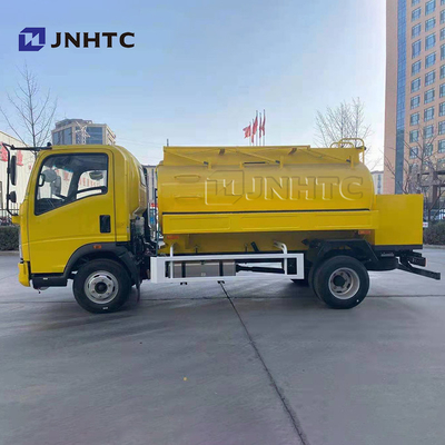 Camion-citerne aspirateur de réapprovisionnement en combustible de carburant de Sinotruk Howo 3000L 5000L 4x2 de faible puissance