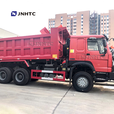 Camion à benne basculante de la couleur rouge 336hp Sinotruk Howo avec 10 roues et capacités 18m3
