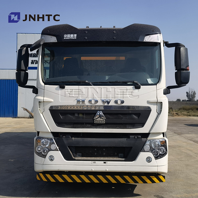 Camion intelligent 4x2 de pulvérisateur d'asphalte de HOWO A7 H5 8cbm conduit