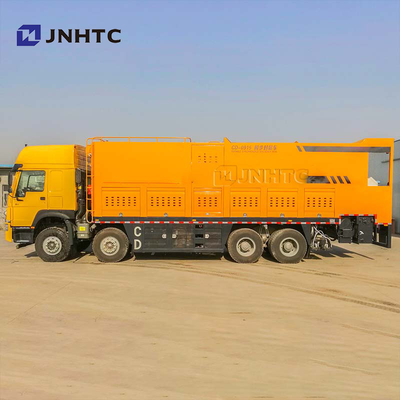 camion en caoutchouc HOWO A7 de 8x4 Asphalt Gravel Macadam Synchronous Sealing
