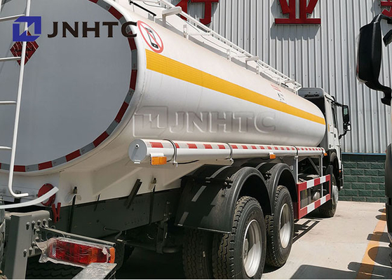 Camion 6x4 20000l de réservoir de carburant de Sinotruk Howo 25000 litres