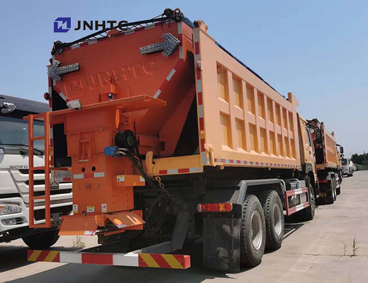 Camion pick-up Sinotruk Howo 371hp 300L de chasse-neige de balayeuse de route