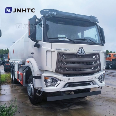 Camion-citerne aspirateur diesel de la livraison de carburant de SINOTRUK HOHAN 6X4 à vendre