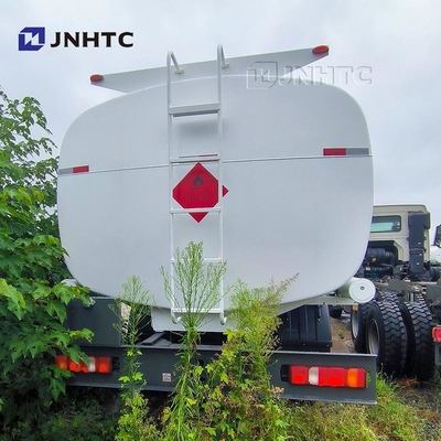 Camion-citerne aspirateur diesel de la livraison de carburant de SINOTRUK HOHAN 6X4 à vendre