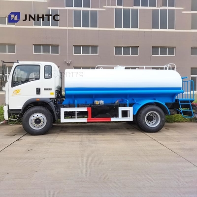 5 000 L de réservoir Sinotruk Howo Légère de réservoir d'eau camion 6 roues 5 Cbms