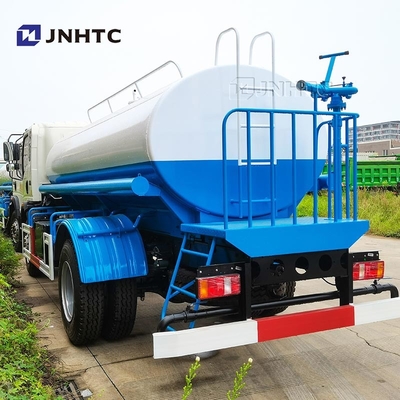 5 000 L de réservoir Sinotruk Howo Légère de réservoir d'eau camion 6 roues 5 Cbms