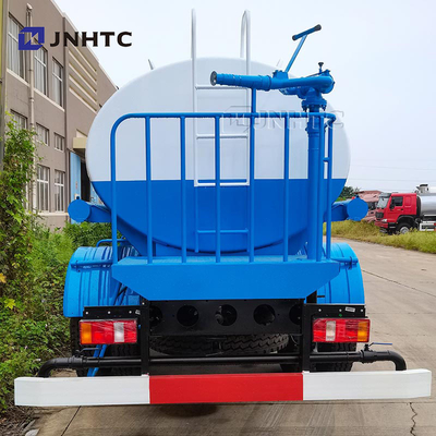 5 000 L de réservoir Sinotruk Howo Légère de réservoir d'eau camion 6 roues 5 Cbms