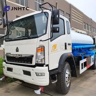 5 000 L de réservoir Sinotruk Howo Légère de réservoir d'eau camion 6 roues 5 Cbms