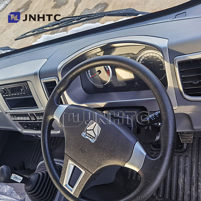 Vente à chaud HOWO Camions de marchandises 4X2 6 roues 8-10Tons Light Right Drive Avec climatisation