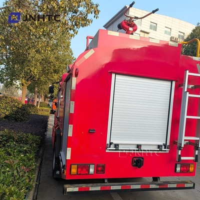 Nouveau camion de lutte contre les incendies Howo 5000L réservoir de mousse d'eau 4X4 camion de lutte contre les incendies bon prix
