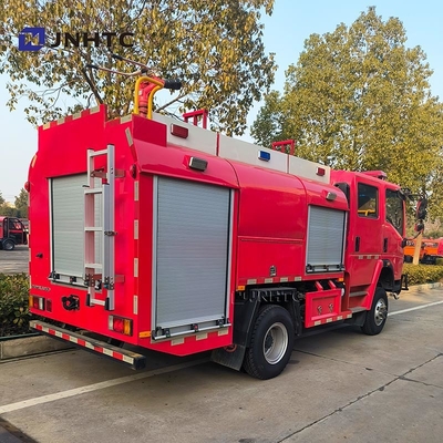 Nouveau camion de lutte contre les incendies Howo 5000L réservoir de mousse d'eau 4X4 camion de lutte contre les incendies bon prix