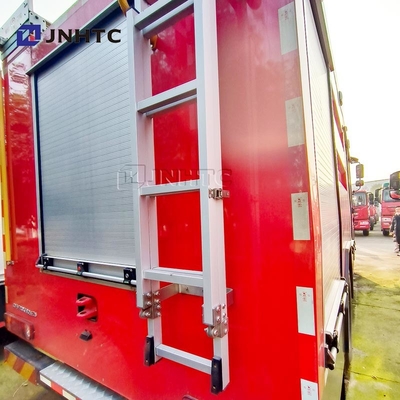 HOWO 4*4 Camion de lutte contre les incendies HOWO 5000L Cisterne à mousse d'eau Camion de lutte contre les incendies Mini Camion de lutte contre les incendies