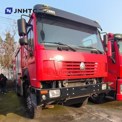 HOWO 4*4 Camion de lutte contre les incendies HOWO 5000L Cisterne à mousse d'eau Camion de lutte contre les incendies Mini Camion de lutte contre les incendies
