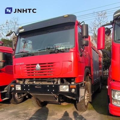 HOWO 4*4 Camion de lutte contre les incendies HOWO 5000L Cisterne à mousse d'eau Camion de lutte contre les incendies Mini Camion de lutte contre les incendies