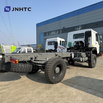 SINOTRUK HOWO 4X4 Transmission du véhicule de fret Poids du camion châssis Bon prix
