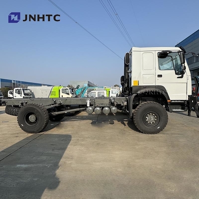 SINOTRUK HOWO 4X4 Transmission du véhicule de fret Poids du camion châssis Bon prix