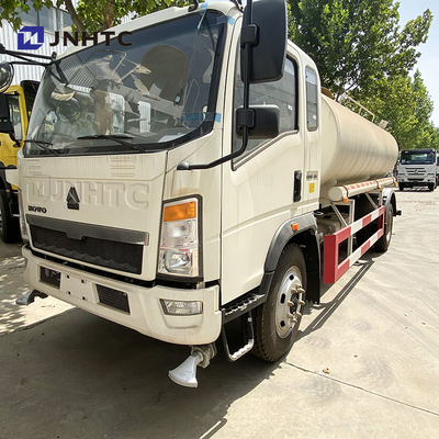 Chine Howo Tanke camion d'eau 4x2 camions d'eau légers 10cbm camion d'arrosage d'eau