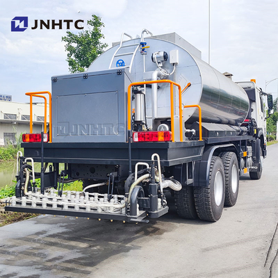 HOWO Disperseur de bitume intelligent équipement de pulvérisation d'asphalte camions 6X4 336HP À vendre