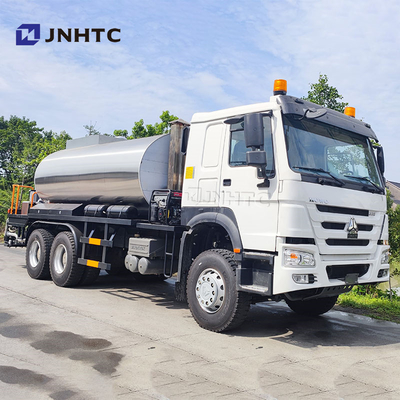 HOWO Disperseur de bitume intelligent équipement de pulvérisation d'asphalte camions 6X4 336HP À vendre