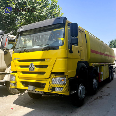 Camion-citerne de pétrole Sinotruk Howo 8X4 400HP LHD Diesel Fuel Oil Tanker de ravitaillement en pétrole livraison