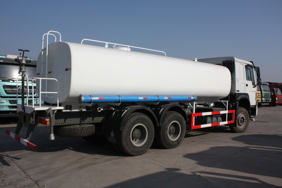 Camion-citerne aspirateur de l'eau de Sinotruk LHD 6x4 15 - capacité 25cbm pour l'aménagement de ville