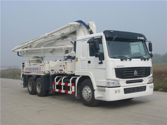La sécurité commandent électroniquement la stabilité forte de camion de pompe concrète avec le châssis de HOWO