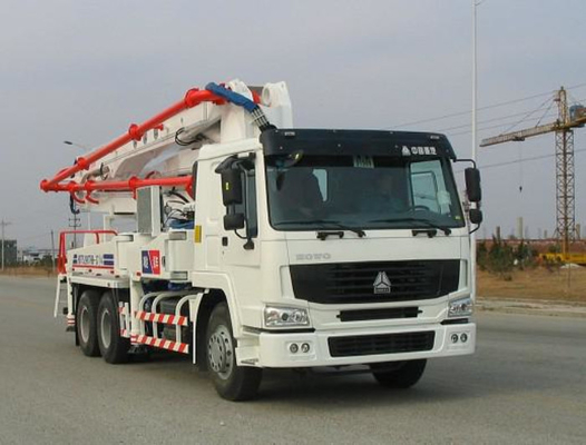 La sécurité commandent électroniquement la stabilité forte de camion de pompe concrète avec le châssis de HOWO