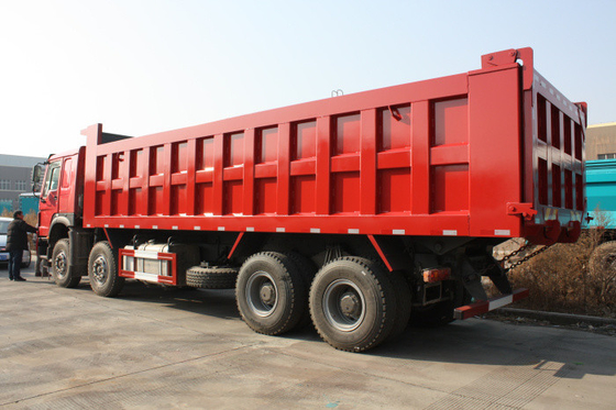 camion à benne basculante résistant rouge de Sinotruk Howo 8x4 des roues 50T 12 avec 30M3 la capacité LHD