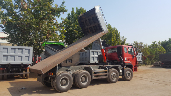 Camion à la benne basculante 8×4 résistant/camion benne basculante de Sinotruk Howo pour le lit plat et le levage de Hyva