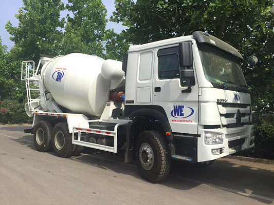 Camion blanc de mélangeur concret de Sinotruk Howo7 8M3 10M3 avec l'ARCHE PTO et la pompe