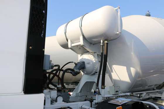 L'axe 10 du camion 3 de mélangeur concret de HOWO A7 6×4 6m3 roule pour le chantier de construction