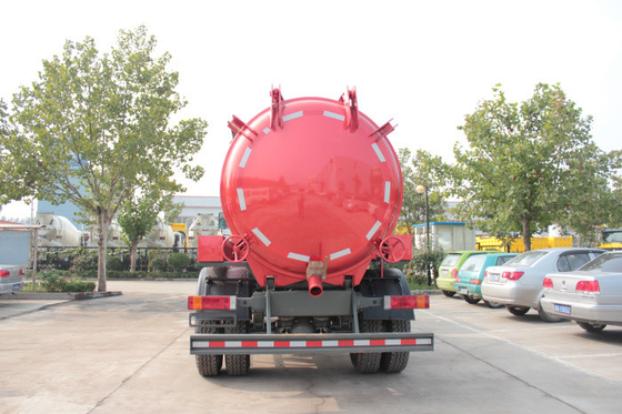 capacité de réservoir du camion 10M3 d'aspiration d'eaux d'égout de 4x2 Sinotruk Howo7 dans la couleur rouge