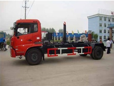le camion d'ascenseur de crochet de 4X2 HOWO/gestion des déchets troque la petite station de transfert de déchets