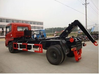 le camion d'ascenseur de crochet de 4X2 HOWO/gestion des déchets troque la petite station de transfert de déchets