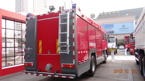 camion de pompiers de délivrance d'empattement de 4600mm, camion modèle de pompe à incendie avec 4 portes