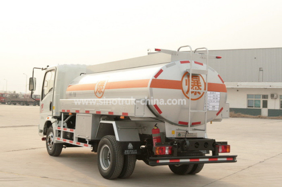 Le camion de pétrolier de Howo 4×2/haut le transport de faible puissance de carburant de sécurité troque 8280 KILOGRAMMES