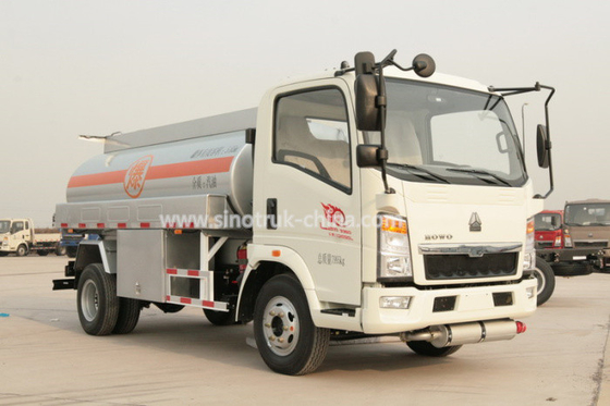 Le camion de pétrolier de Howo 4×2/haut le transport de faible puissance de carburant de sécurité troque 8280 KILOGRAMMES