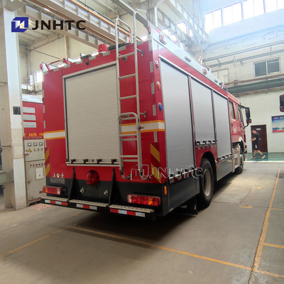 HOWO 18m bras de pulvérisation élevé 4x2 12000l grand débit de sauvetage incendie camion de pompiers à vendre