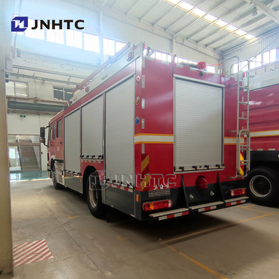 HOWO 18m bras de pulvérisation élevé 4x2 12000l grand débit de sauvetage incendie camion de pompiers à vendre
